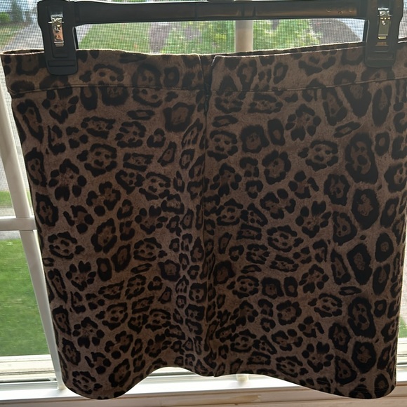 Superdown brand trending leopard Print Skirt - Picture 2 of 6